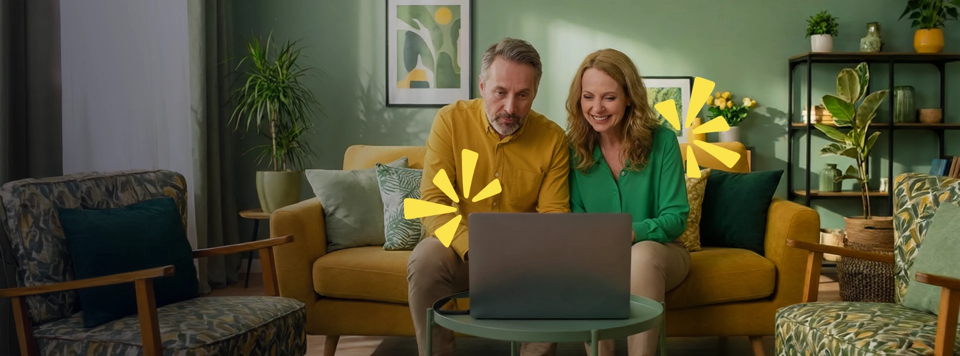 Coppia di mezza età che simula un mutuo sul sito di Credem tramite PC