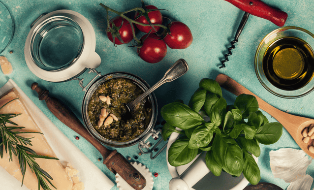 Ingredienti e strumenti per cucinare