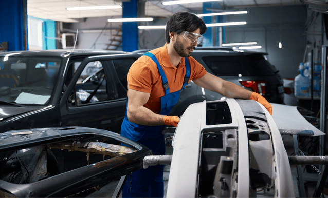 Operaio di un industria automobilistica