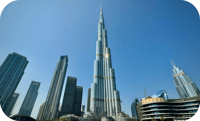 Vista della Burj Khalifa, il grattacielo più alto del mondo, che domina lo skyline di Dubai.