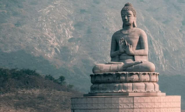 Statua di Buddha seduto