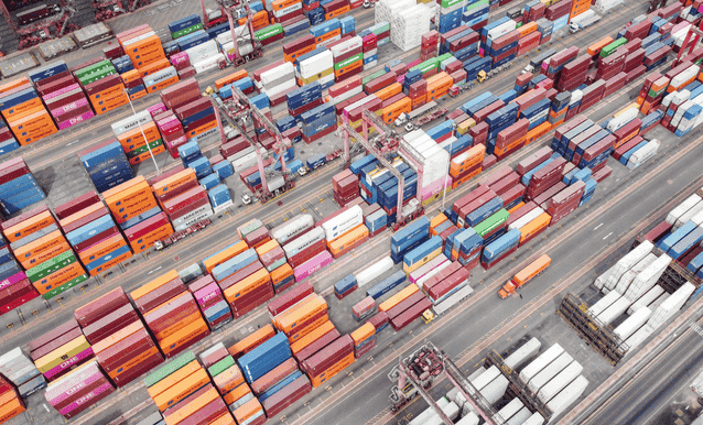 Aerea di un grande deposito di container