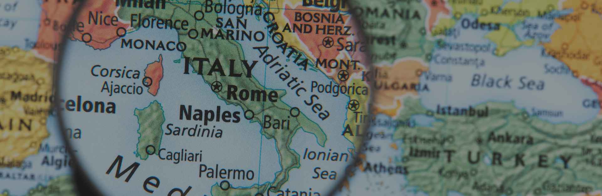 mappa geografica dell'Europa con l'ente d'ingrandimento sull'Italia