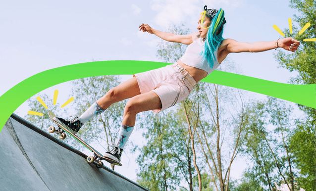 Ragazza che va in skate
