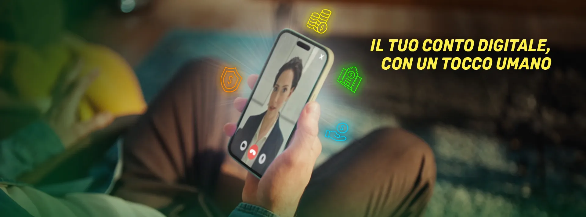 mano che utilizza uno smartwatch per videochiamare consulente con scritta il tuo conto digitale con un tocco umano
