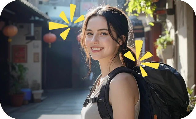 Ragazza giovane sorridente con zaino in spalla