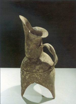 Brocca a tre piedi, periodo neolitico