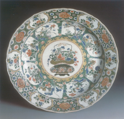  Dinastia QING , Piatto Famille- verte, Periodo Kangxi 1662-1722