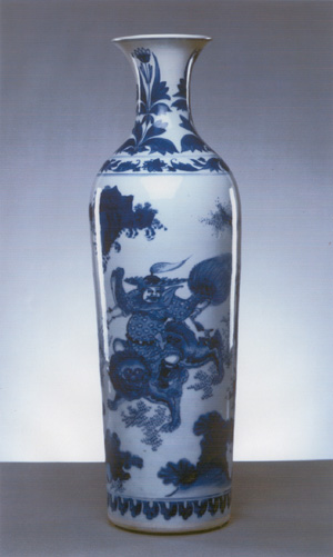 Transizione tra le dinastie MING e QING, Vaso a rullo blu e bianco, XVII