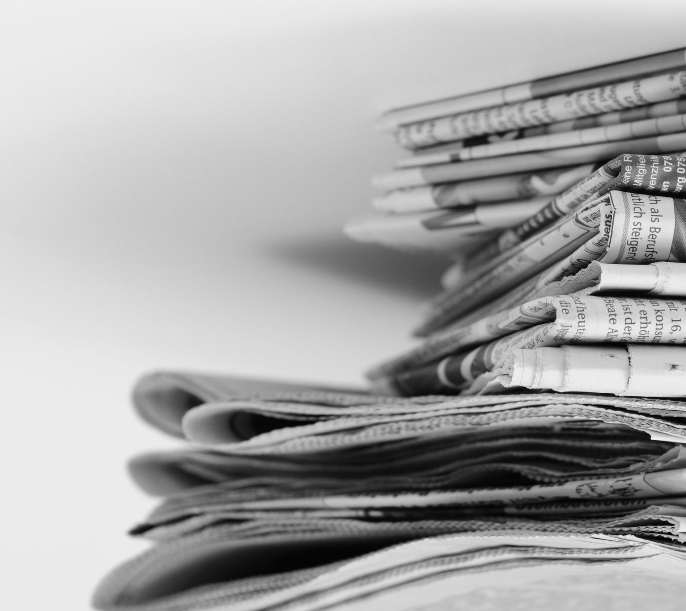 pila di giornali cartacei